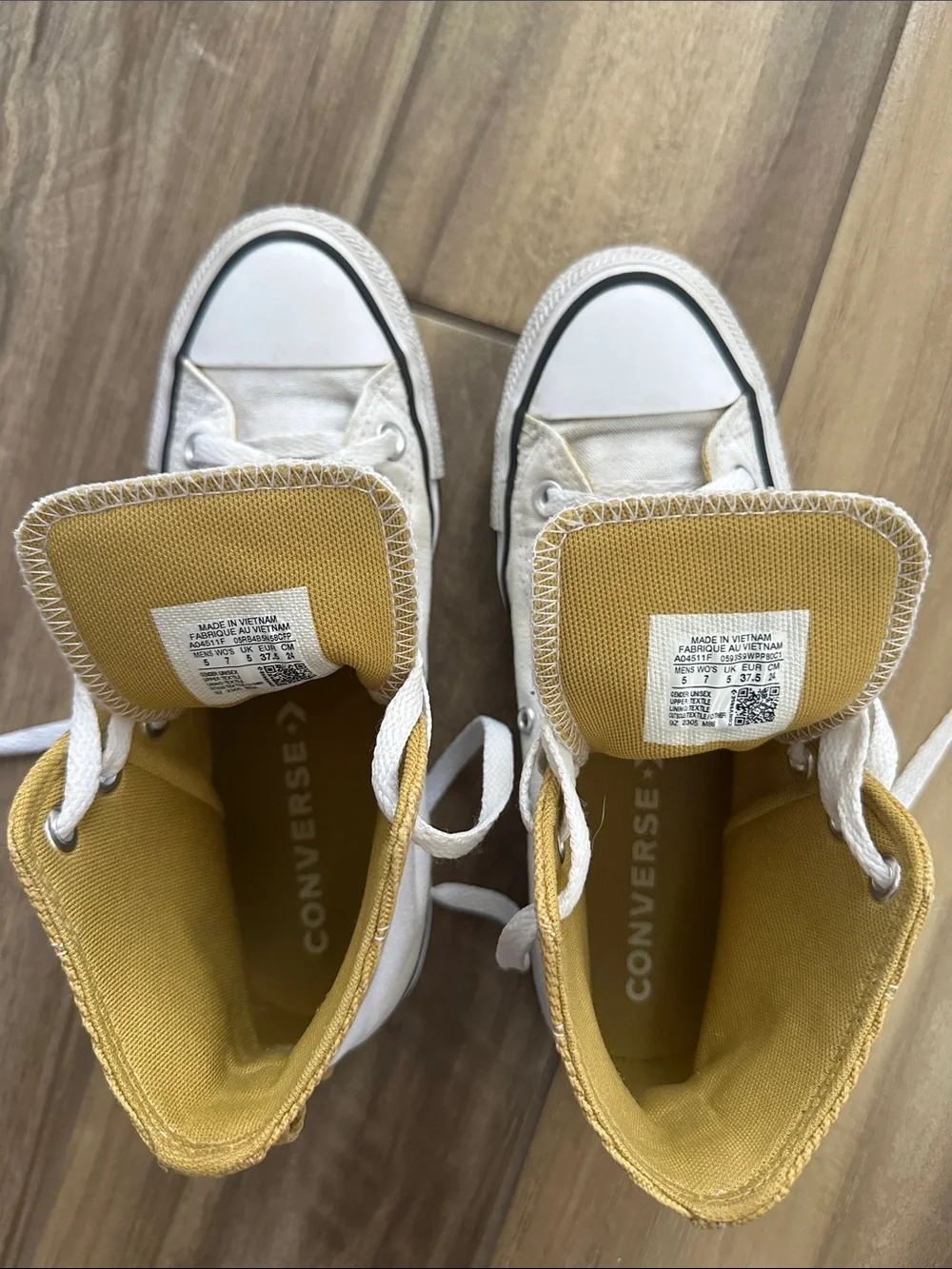 Converse Chuck Taylor All Star High Top Men’s 5, Women’s 7